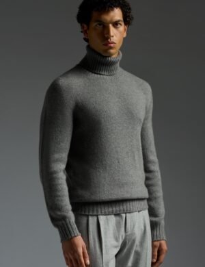 Thick and warm turtleneck sweater